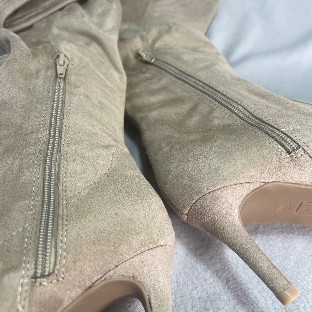 Bandolino Galyce Over the Knee Boots Light Natural Taupe Faux Suede Zip Up 8M - Picture 4 of 10